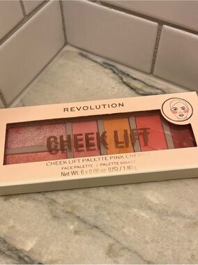 Makeup Revolution Blush